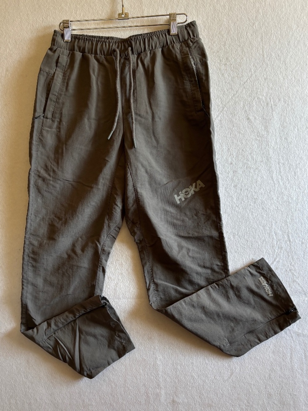 HOKA ONE ONE Relaxed Fit Lifestyle Jogger Nylon Pants #1120612 Ankle Zip Size S